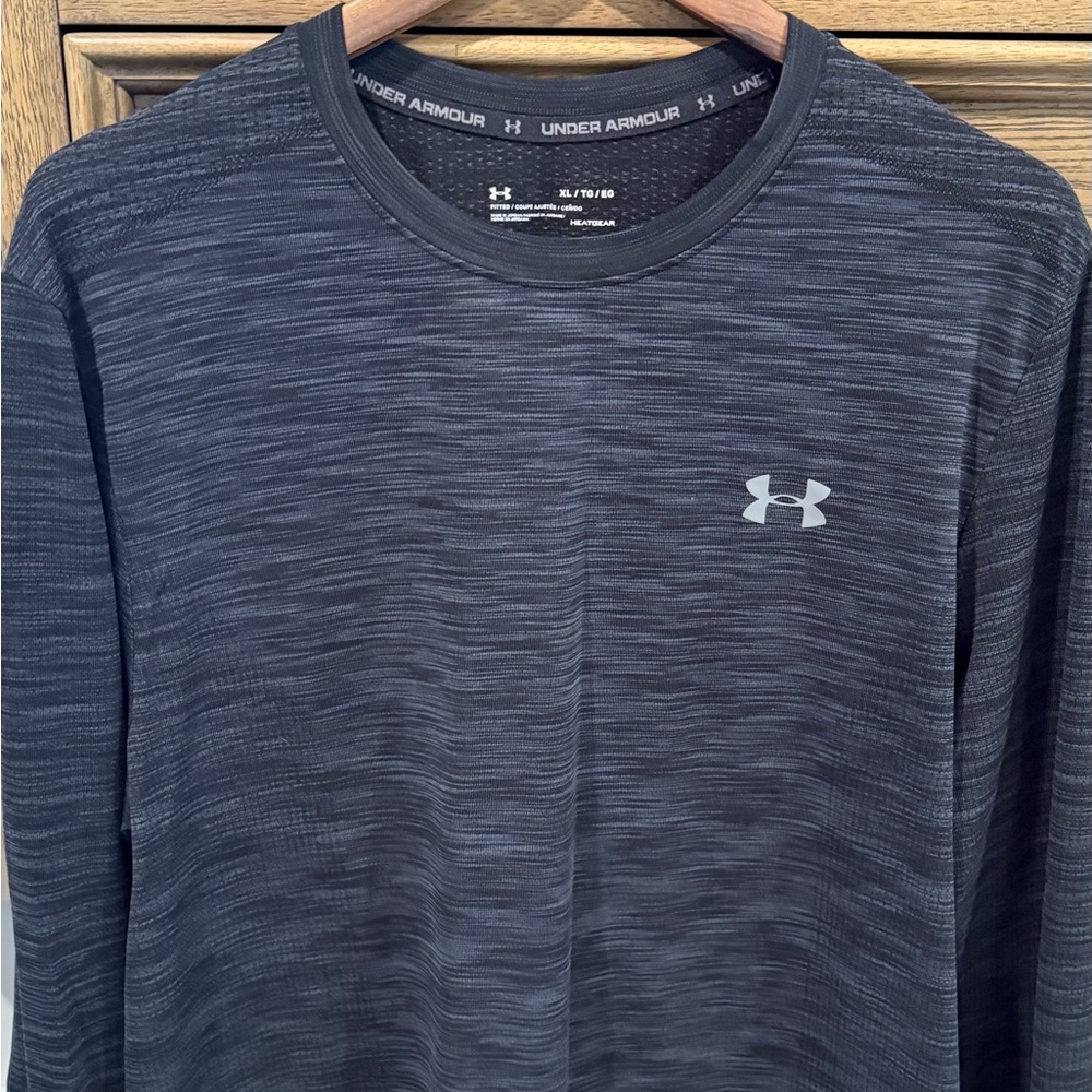 Under Armour Men’s Lightweight Long Sleeve Workout/Running Shirt. Size XL